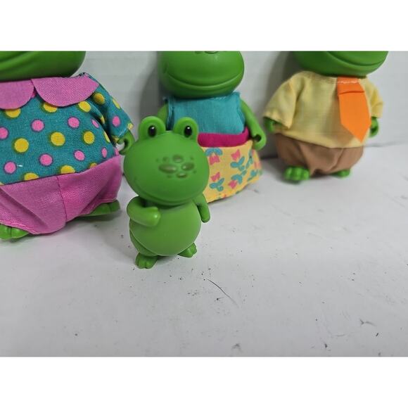 Lil Woodzeez Vintage Croakalily Frog Family Calico Critters Compatible W Baby - Picture 5 of 5